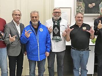 Gladbach oder Wolfsberg - die Tipps sind unterschiedlich (von links): Max Koschu, B&uuml;rgermeister Hans-Peter Schlagholz, Josef Obermeier, Heinrich We&szlig;ling, Michael Da&szlig;ler und Robert Schmid Foto: Stadt Wolfsberg
