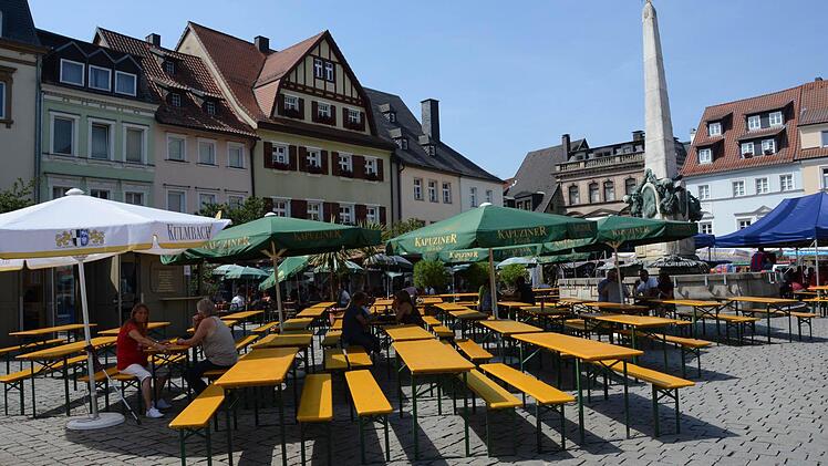 Nachmittags bleiben die Plätze in der Sonne frei. Der Gäste-Anstrum verlagert sich auf die späten Abendstunden. Foto: Dagmar Besand