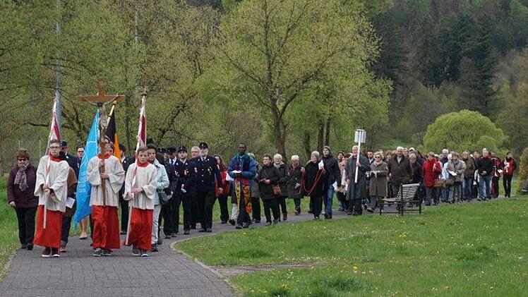 Unter dem biblischen Satz "Sucht der Stadt Bestes" fand die diesjährige St. Georgs-Prozession in Bad Brückenau zu Ehren des Schutzheiligen statt. Foto: Marion Eckert
