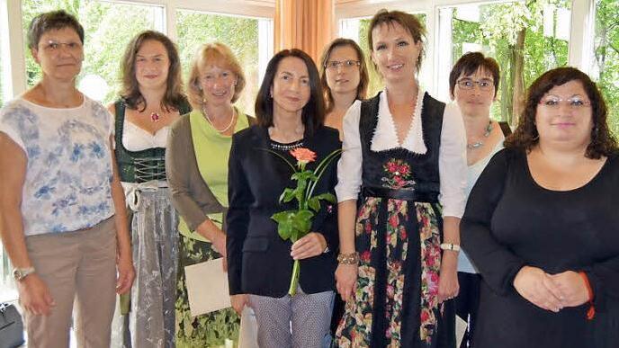 Die erfolgreichen Absolventen der Hauswirtschaft mit (von links): Marion Warmuth, Tanja Degen, Waltraud Hartmann, Sonja Wicklein, Melanie Oppel, Bettina Popp, Brigitte Wei&szlig;, Teia Wich  Foto: Andreas Welz