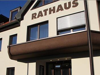 Das Rathaus von Burkardroth.  Foto: Johannes Schlereth (josch)/Archiv
