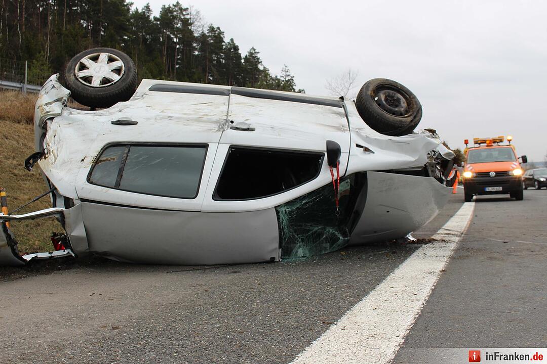 Autos überschlagen sich auf A9 bei Trockau - Ein Schwerverletzter