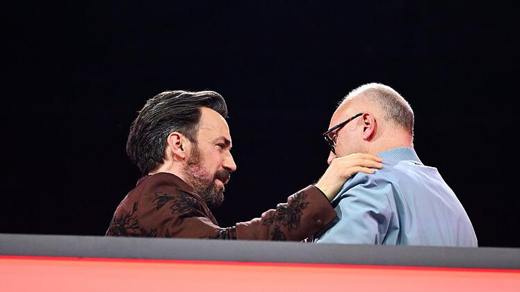 Große Emotionen: "Es fällt mir schwer, dich gehen zu lassen", schluchzte Jan Köppen (links) bei der Verabschiedung von Frank Buschmann.