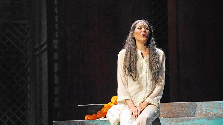 Szene aus Léo Delibes "Lakmé" am Landestheater CoburgFoto: Andrea Kremper