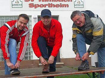 Marco Langguth, Dieter Rother und Helmut Treubert (von links)   schnüren schon mal die Stiefel für die beliebte Tambacher Silvesterwanderung.CT-Archiv/Berthold Köhler