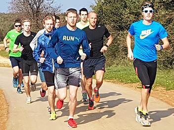 Das Top-Team des LSC H&ouml;chstadt war fast vollst&auml;ndig in Kroatien dabei und spulte in elf Tagen deutlich mehr als 200 Laufkilometer ab. Neben dem Training gab  es auch genug Zeit f&uuml;r Freizeitaktivit&auml;ten. Fotos: privat