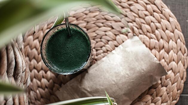Die Mikroalge Spirulina wird auch als Superfood bezeichnet.