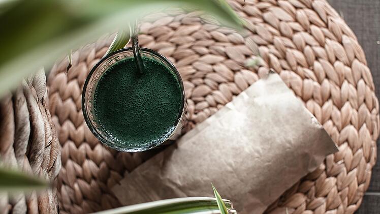 Die Mikroalge Spirulina wird auch als Superfood bezeichnet.