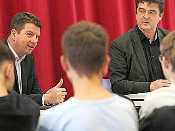 Abgeordnetenbesuch von MdL Sandro Kirchner im Schönborn-Gymnasium Münnerstadt