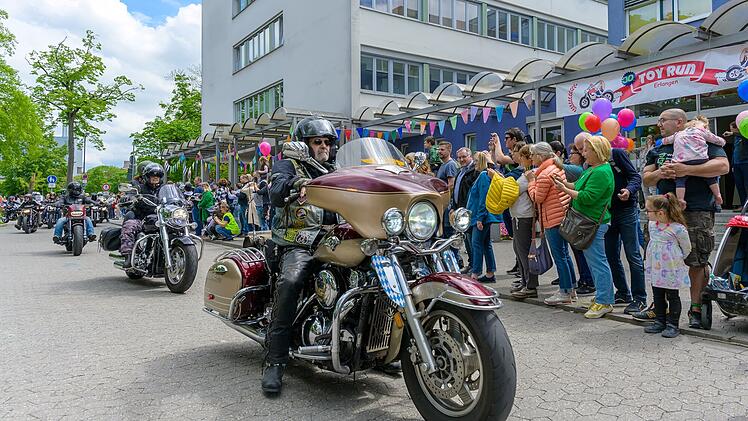 Erlanger Toy Run 2024: Motorradkorso f&uuml;r den guten Zweck - 45.000 Euro Spenden gesammelt