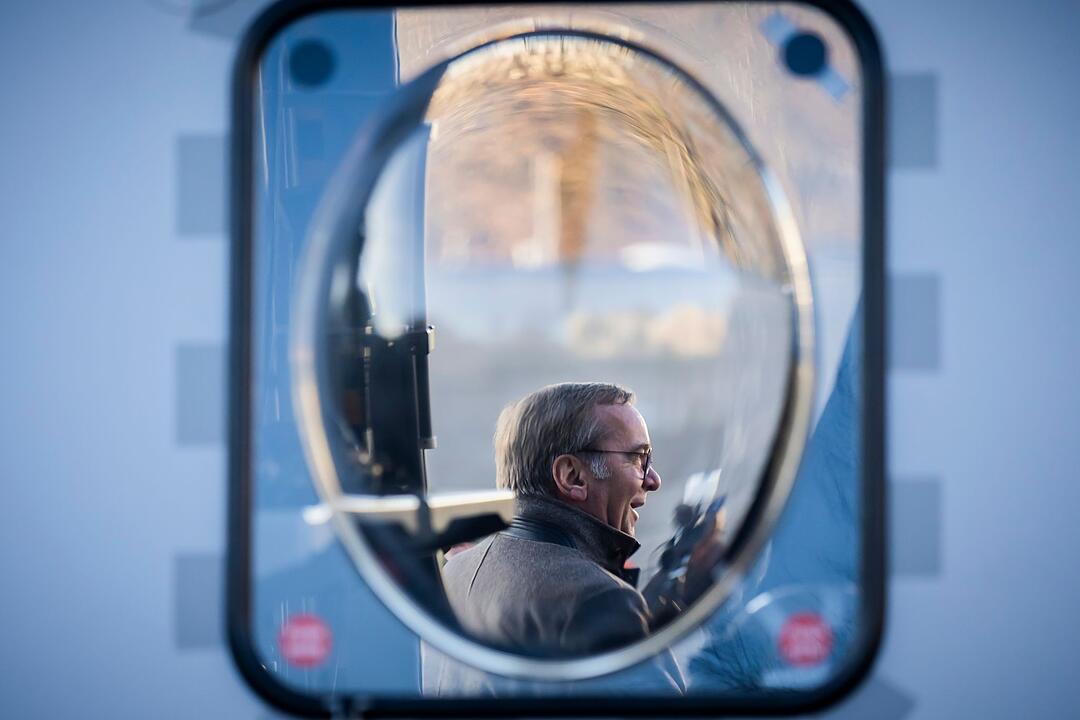 &Uuml;bergabe Hubschrauber NH90 Sea Tiger an Deutsche Marine