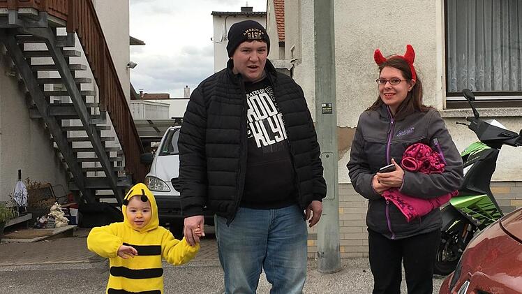 Diese Familie war eigens aus Unterfranken gekommen, um den Hallstadter Umzug zu sehen.Foto: Anette Schreiber