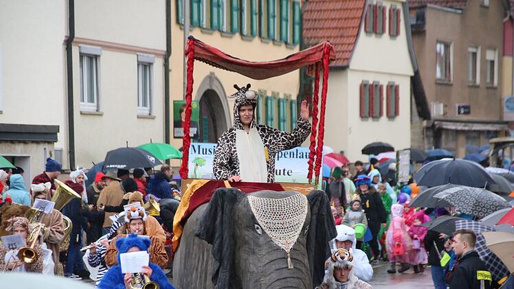 Das bunte Treiben beginnt. Thomas Malz