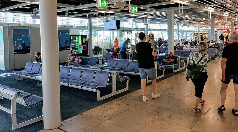 Abflughalle am Flughafen N&uuml;rnberg