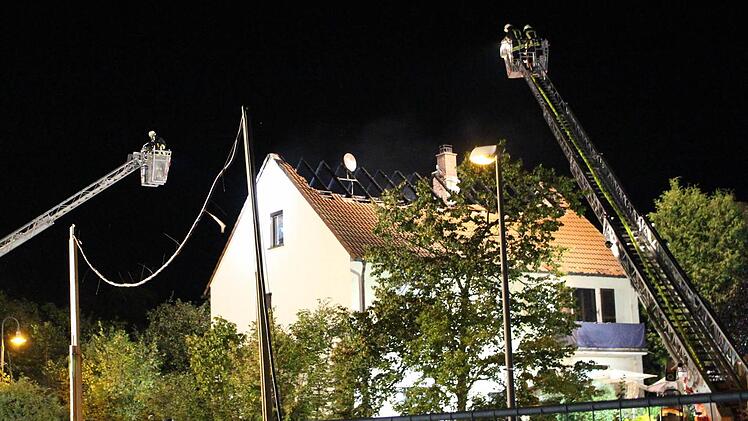 Brand in der Bergstraße in Höchstadt. Foto: Andreas Dorsch