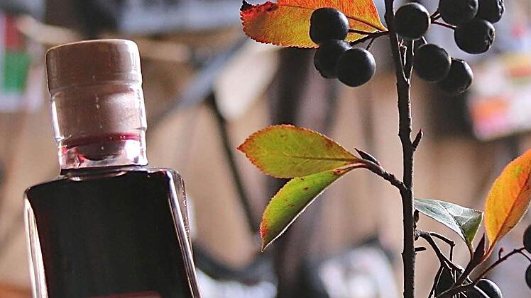 Bei Kleinhenz landet auch die gesunde Aroniabeere in der Flasche. Foto: Gerd Schaar