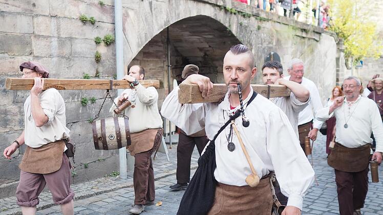 15 verschiedene Gruppen nahmen am Freitag am Festumzug teil. Fotos: Marian Hamacher