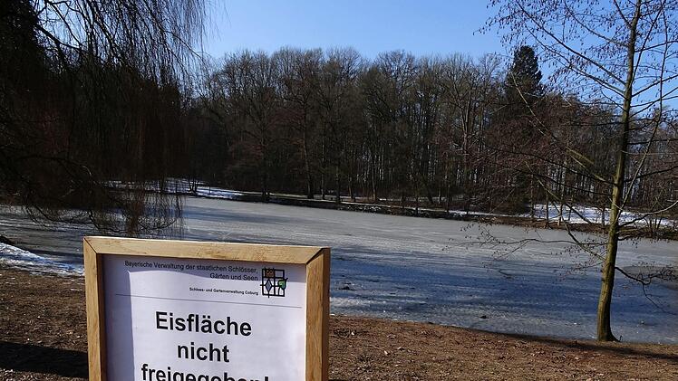 Nur die wenigsten Eisflächen haben solche Schilder. Jochen Berger/Archiv