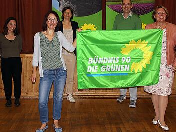 Einen Ortsverband gründete Bündnis 90/die Grünen. Sprecherin ist Britta Söpper (2. von links). Beisitzer wurde Wolfgang Hofmann (2. von rechts), Schriftführerin Kirsten Hofmann (rechts). Mit dabei die Bundestagsabgeordnete Manuela Rottmann (3.v.l.) und Stadträtin Veronika Richler-Yazeji (links).