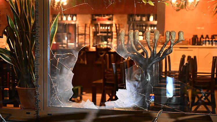 Vorfall an iraelischem Restaurant - Fenster besch&auml;digt