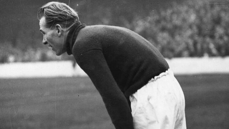 Bernd Trautmann stand von 1949 bis 1964 im Tor von Manchester City. Damals &uuml;brigens, wie alle Keeper, noch ohne Handschuhe.