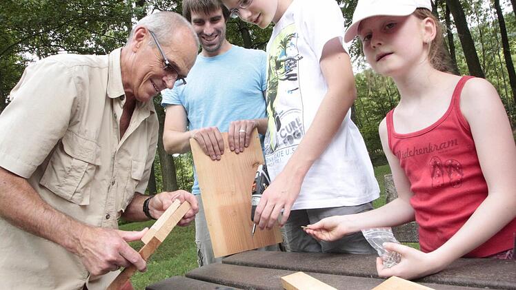 Auch in Ebermannstadt gibt es eine Ferienbetreuung.Die Kinder haben bei einer Aktion des Bundes Naturschutz viel Spaß.  Foto: Archiv Josef Hofbauer