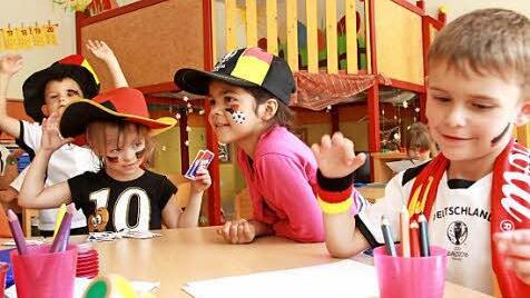 Es wird gebasteln, gewerkelt, gemalt - das Team "Kleine Strolche" im Kindergarten in Winkels ist für alle Fan-Eventualitäten gerüstet.  Fotos: Carmen Schmitt