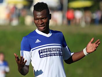 Seit dieser Saison geht Muhammed Abubakar für den FC Wichsenstein in der Kreisklasse 3 auf Torejagd.  Foto: Matthias Hofmann