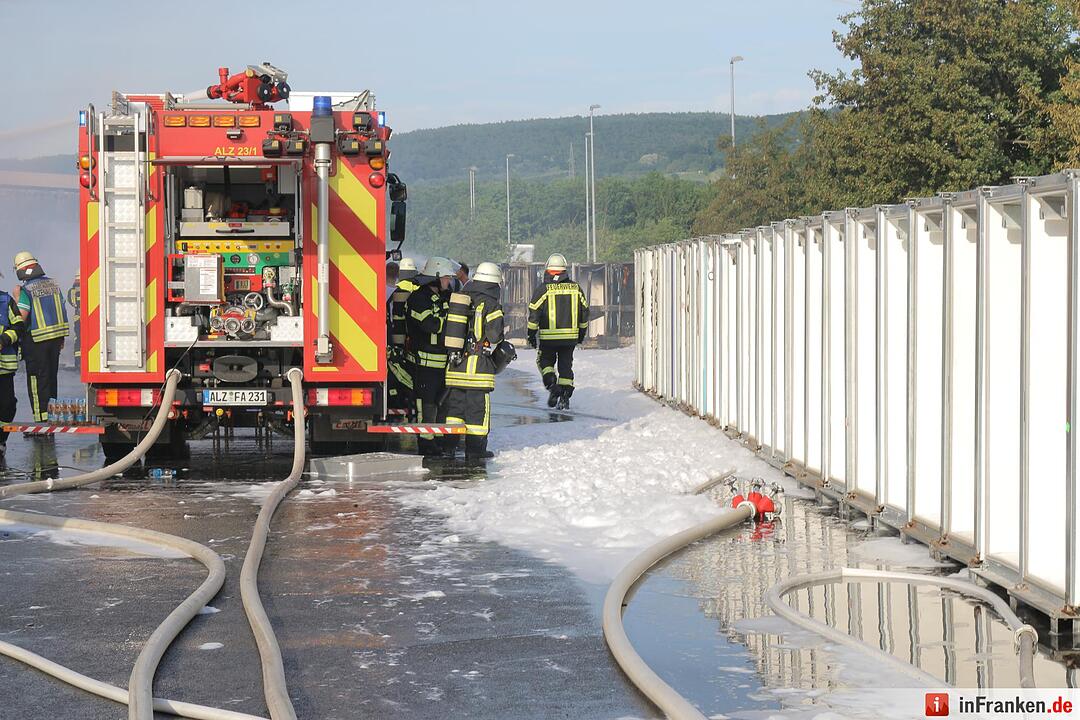 Feuer in Industriebetrieb in Alzenau – Schaulustige behindern Feuerwehr