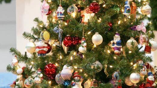 Pro und Kontra: Lichterkette oder Kerzen? Symbolbild: Foto: Rainer Jensen dpa/lby