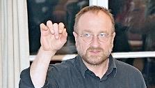 Dekanatskantor Christian Reitenspieß lädt Kinder zum Singen ein.