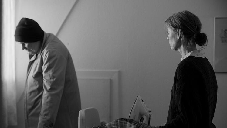 Sven (Jens Brock) leidet an Schizophrenie. Seine Schwester Holle (Jenny Schily) versucht immer wieder, in seine Gedankenwelt einzudringen. Regisseur Tim Ellrich hat die Idee hinter seinem Film aus einem sehr persönlichen Erleben heraus entwickelt.
