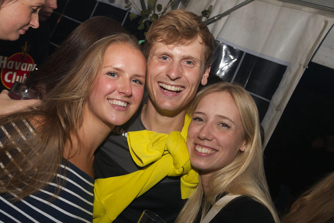 Freitag: Bieranstich & Partyband