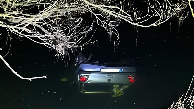 Auto kommt von Fahrbahn ab und landet im Kreis Lichtenfels im Main