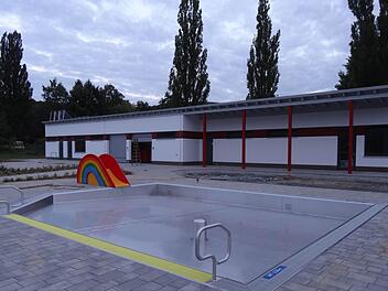 Das Bischofsheimer Freibad ist fast fertiggestellt. Am 20. Juni soll es eröffnet werden  Foto: Marion Eckert