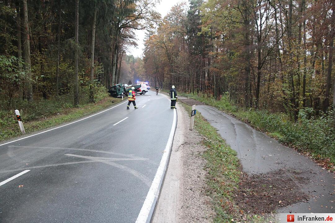 Bei Sigritzau: Laster prallt auf VW-Bus