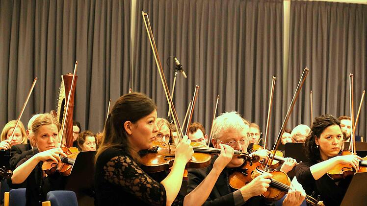 Ein besonderer Hörgenuss, der nächstes Jahr entfällt, weil das Brucknerorchester Coburg keinen Termin in der Musikakademie bekommen hat.Gerd Schaar