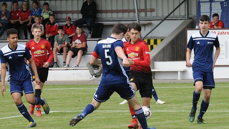 Im Vorjahr war Manchester United (Rotes Trikot) erstmals zu Gast beim Rimini-Cup, diesmal fehlt der englische Verein aufgrund des Brexits. Foto: ssp