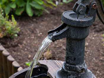 Alte Brunnenpumpe, Brunnen