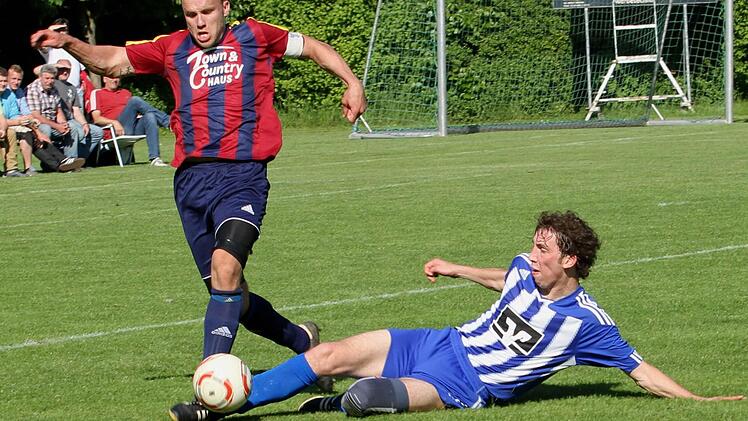 Der Ausfall von Thorsten Schlereth (links) trifft den FC Augsfeld sehr.