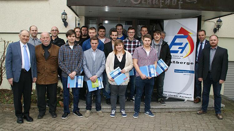 Zwölf junge Männer und eine junge Frau wurden von der Elektroinnung Haßberge freigesprochen.