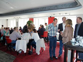 Rund 50 Führungskräfte aus der Wirtschaft diskutierten angeregt beim ersten Unternehmerfrühstück in Lichtenfels. Foto: Andreas Welz