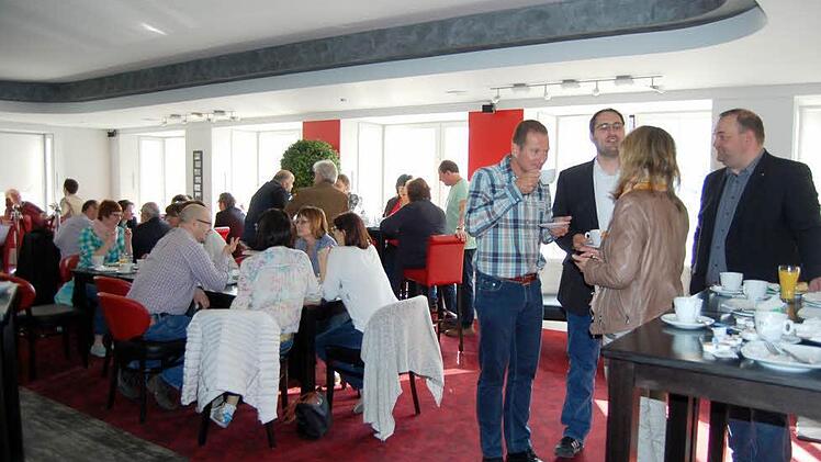 Rund 50 Führungskräfte aus der Wirtschaft diskutierten angeregt beim ersten Unternehmerfrühstück in Lichtenfels. Foto: Andreas Welz