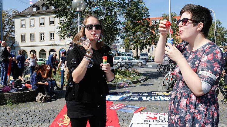 Das Bündnis gegen Rechtsextremismus trifft sich am Samstag am Bahnhof unter dem Motto: "Nazis vertreiben, Flüchtlinge bleiben!" Foto: Matthias Hoch