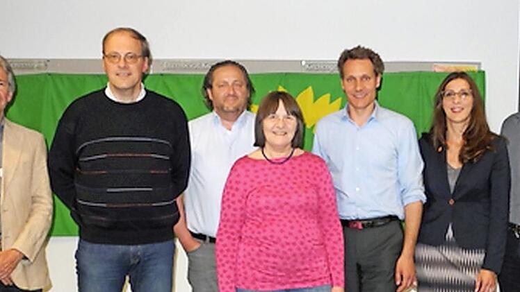 Bei der Gr&uuml;ndung des B&uuml;ndnisses (v.&nbsp;l.): Emmerich Huber (Gr&uuml;ne/FGL), Uli Buchholz (BN), Helmut Schmitt (LBV), Barbara Poneleit (Gr&uuml;ne), MdL Ludwig Hartmann (Gr&uuml;ne), Manuela Forster (Landtagskandidatin &Ouml;DP) und Steffen M&uuml;ller-Eichtmayer (FGL) Foto: Fabiola Reges-Huber