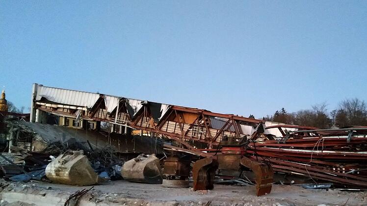 Impressionen vom Abriss der Coburger Angerhalle: 27. FeburarFoto: Jochen Berger