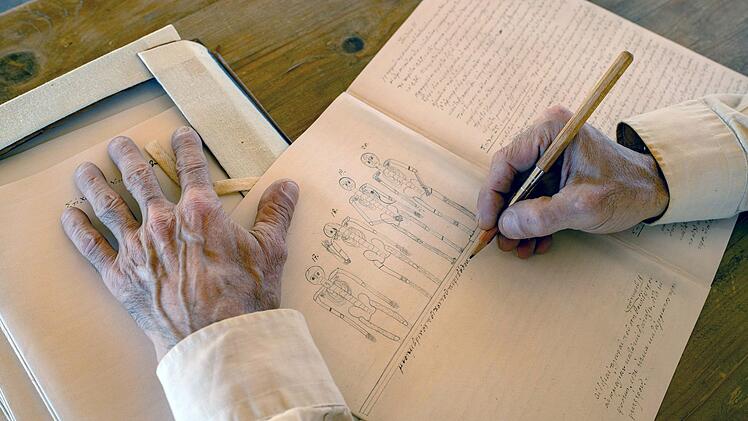 Die Skizzen der Skelette der "Heiligen Schar von Theben", die Panagiotis Stamatakis (Yorgos Symeonidis) in seinem Notizbuch dokumentierte, blieben lange verschollen. Minuzi&ouml;s beschrieb er Lage und Zustand aller Funde.