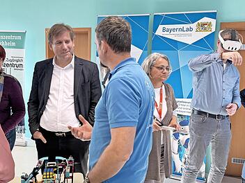 Mit dem Umzug nach Ebermannstadt und der inhaltlichen Neuausrichtung positioniert sich das Medienzentrum als essenzieller Baustein lokaler Bildung und Kultur.