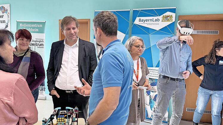 Mit dem Umzug nach Ebermannstadt und der inhaltlichen Neuausrichtung positioniert sich das Medienzentrum als essenzieller Baustein lokaler Bildung und Kultur.