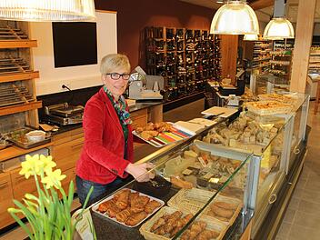 Christine Lettenmeier freut sich schon darauf, ab Donnerstag die Kunden in ihrem neuen Markt am Höchstadter Vogelseck bedienen zu können. Foto: Andreas Dorsch